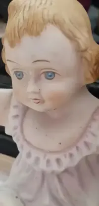 kolekcjonerska figurka Piano Baby na fortepian bez sygnatury porcelana — ujęcie 2