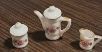 Kolekcjonerski miniaturowy zestaw herbaciany dla lalek Salco  I poł.XX — ujęcie 3