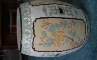 kolekcjonerski puf ceramiczny — ujęcie 2