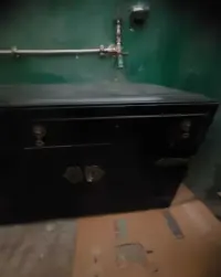 Komoda vintage z okuciami. — ujęcie 4