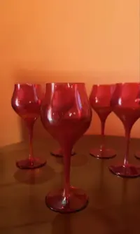 Komplet czerwonych kieliszków PRL | ręcznie szlifowany | Vintage — ujęcie 3