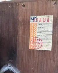 Komplet mebli Cepelia „Modrzew” 1983 r. – kredens, stół, 4 krzesła, styl rustykalny — ujęcie 4