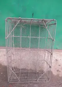 kosz metalowy prl zabytkowy — ujęcie 3
