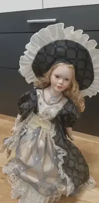Lalka porcelanowa — ujęcie 2