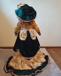 Lalka porcelanowa, kolekcjonerska, 75 cm że stojakiem! — ujęcie 3