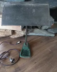 Lampa bankierka /gabinetowa. — ujęcie 2