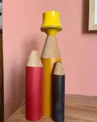 Lampa kolorowe kredki — ujęcie 5