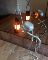 Lampa lampka ludzik kościotrup — ujęcie 2
