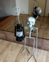 Lampa lampka ludzik kościotrup — ujęcie 4