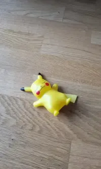 Lampka nocna Pikachu mała delikatne światło — ujęcie 2