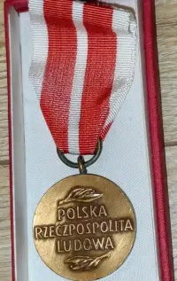 Medal Komisji Edukacji Narodowej PRL – Komplet w pudełku — ujęcie 2