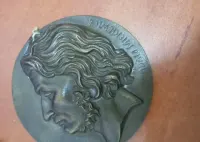 Medalion Adam Mickiewicz — ujęcie 2