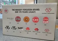Metalowy model kolekcjonerski ciągnika Massey Ferguson MF 5S.145 — ujęcie 5
