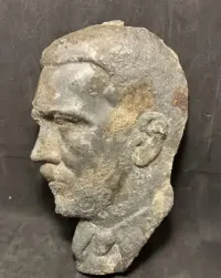 Metalowy portret, płaskorzeźba, wizerunek Hitlera — ujęcie 4