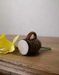 Mini kufelek szkliwiony z okresu PRL — ujęcie 3