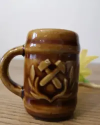 Mini kufelek szkliwiony z okresu PRL — ujęcie 4