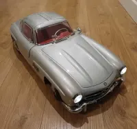 Model w skali 1:8 Mercedesa 300 SL — ujęcie 5