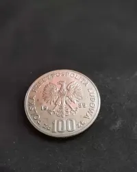 Moneta nominał 100zł 1985r — ujęcie 2