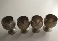 Mosiężne kielichy 6.5 cm wysokości antyki — ujęcie 3