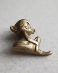 Mosiężny bobas figurka pełna — ujęcie 3