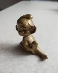 Mosiężny bobas figurka pełna — ujęcie 5