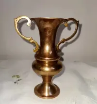 Mosiężny dzbanek vintage z dekoracyjnym uchem -15 cm — ujęcie 4
