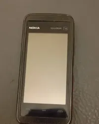 Nokia model 5530 uszkodzona dla kolekcjonerów — ujęcie 5