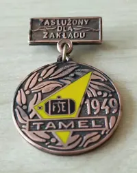 Odznaka.Tarnów. Zasłużony Dla Zakładu Tamal. 1949 rok. — ujęcie 2