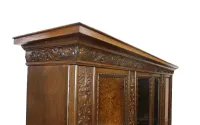 Ogromna, bogato rzeźbiona biblioteka w stylu neorenesansowym po renowacji — ujęcie 4