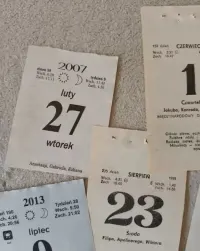 Oryginalna kartka z kalendarza rok od 1970 do 2026 — ujęcie 2