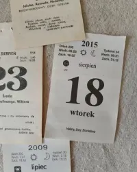 Oryginalna kartka z kalendarza rok od 1970 do 2026 — ujęcie 4