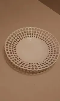 Ozdobny talerzyk porcelanowy, sygnowany — ujęcie 3