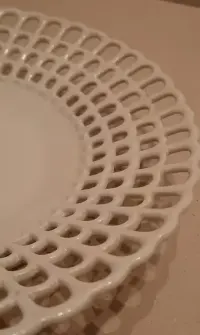 Ozdobny talerzyk porcelanowy, sygnowany — ujęcie 4