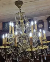 Piękny! Mosiężny! Żyrandol! — ujęcie 2
