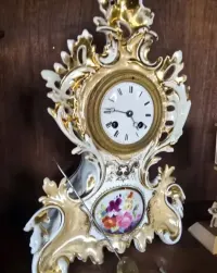 Piękny porcelanowy Francuski zegar mechaniczny — ujęcie 2