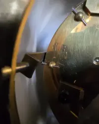 Piękny porcelanowy Francuski zegar mechaniczny — ujęcie 3