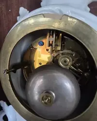 Piękny porcelanowy Francuski zegar mechaniczny — ujęcie 4