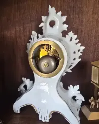 Piękny porcelanowy Francuski zegar mechaniczny — ujęcie 5