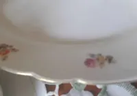 Podluzny porcelanowy talerz Cmielow motyw kwiatowy zloty brzeg — ujęcie 5