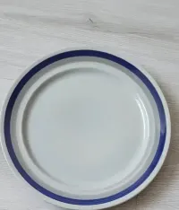 Porcelana talerz Pruszków płytki 24cm PRL z niebieskim zdobieniem — ujęcie 4