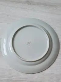 Porcelana talerz Pruszków płytki 24cm PRL z niebieskim zdobieniem — ujęcie 2