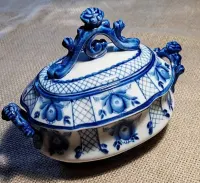 Porcelanowa bomboniera Ghzel, Rosja — ujęcie 2