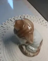 Porcelanowa figurka kota Lippelsdor — ujęcie 4