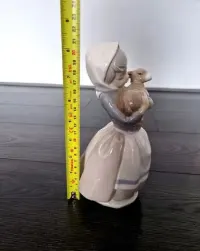 Porcelanowa figurka Nao — ujęcie 5