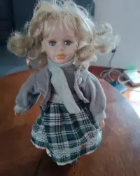 Porcelanowa lalka 30 cm — ujęcie 2