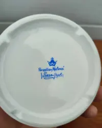 Porcelanowa miseczka - motyw kwiatów - złocenie - design - sygnowana W — ujęcie 4