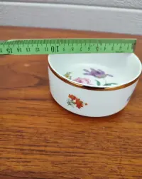 Porcelanowa miseczka - motyw kwiatów - złocenie - design - sygnowana W — ujęcie 5