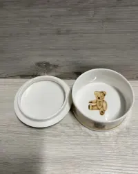 Porcelanowe kolekcjonerskie puzderko — ujęcie 4