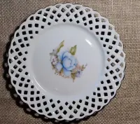 Porcelanowy ażurowy talerzyk, patera — ujęcie 5