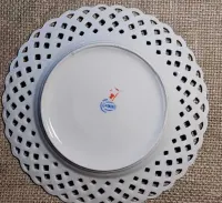 Porcelanowy ażurowy talerzyk, patera — ujęcie 3